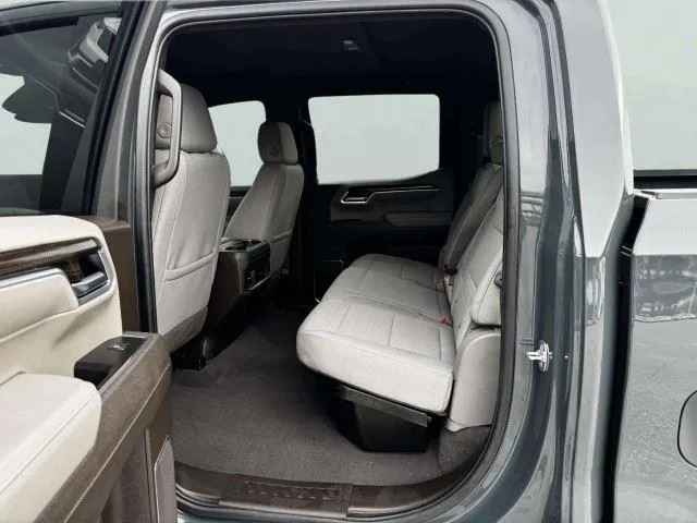 Chevrolet Silverado photo 38