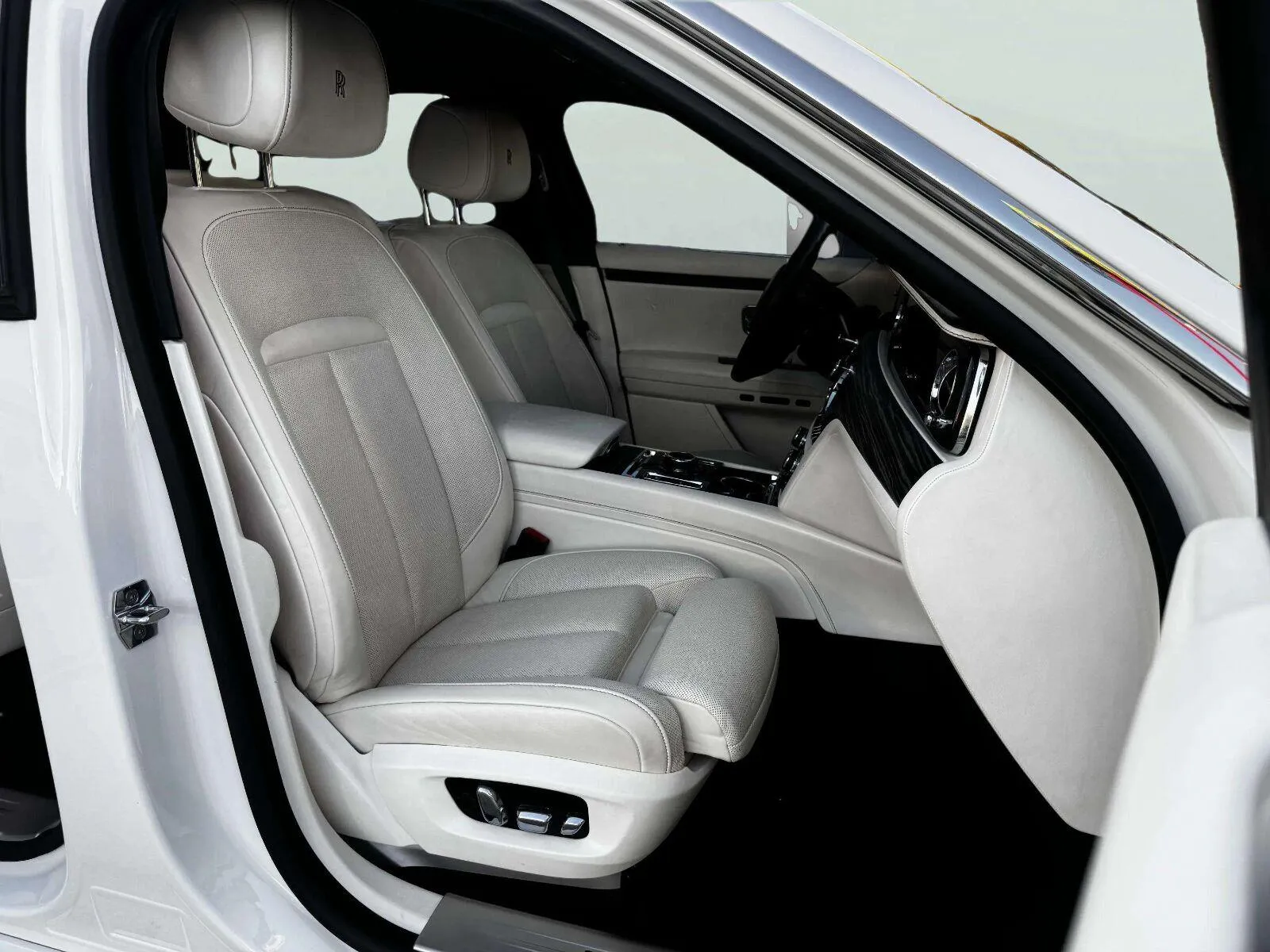 Rolls-Royce Ghost photo 48