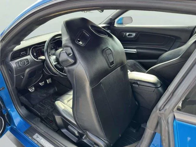 Ford Mustang photo 24