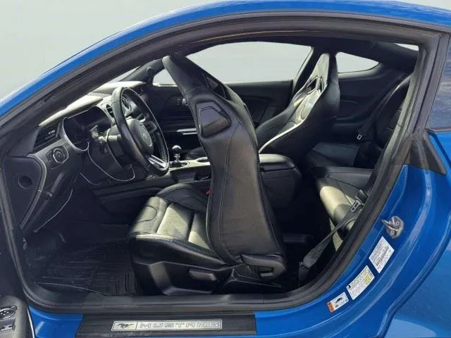 Ford Mustang photo 25