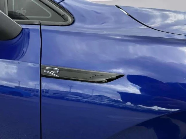 Volkswagen Golf R photo 11