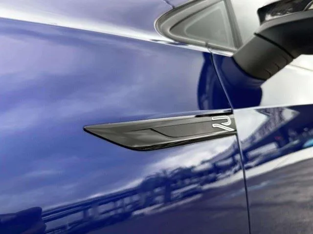 Volkswagen Golf R photo 15