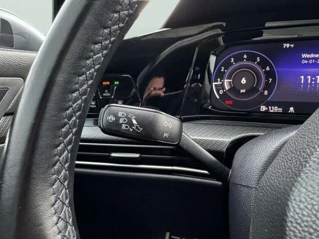 Volkswagen Golf R photo 26