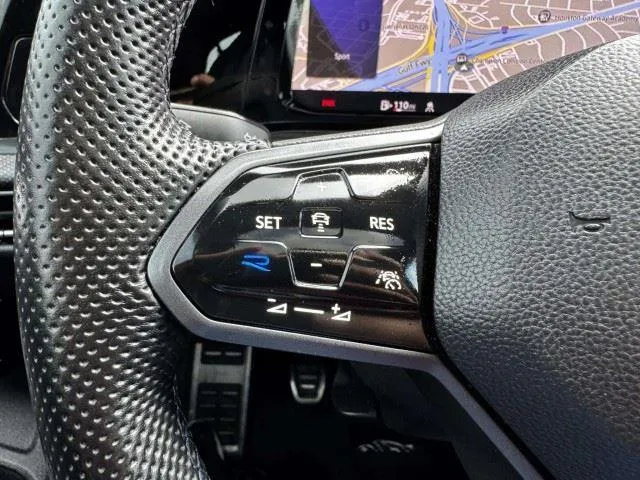 Volkswagen Golf R photo 29