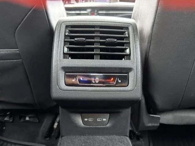 Volkswagen Golf R photo 43