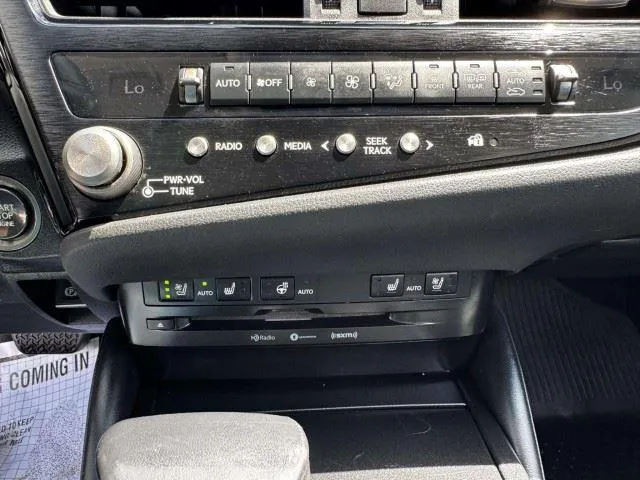 Lexus ES photo 29