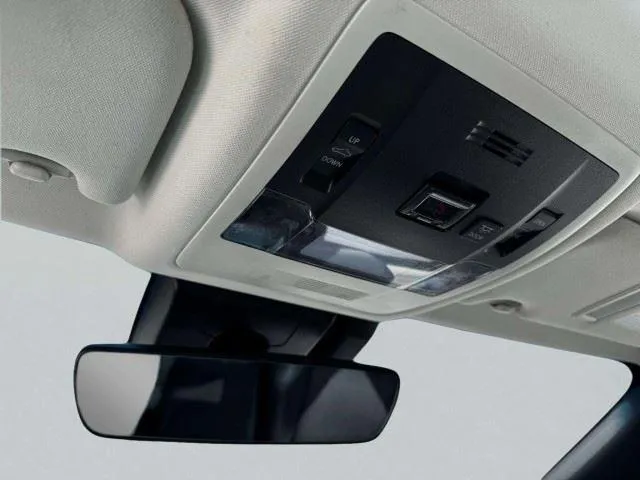 Lexus ES photo 31