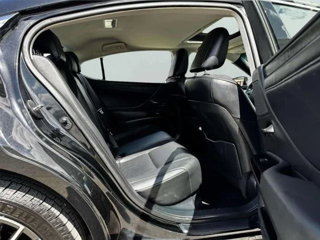 Lexus ES photo 39