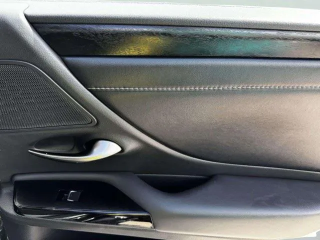 Lexus ES photo 40