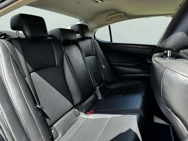 Lexus ES photo 41