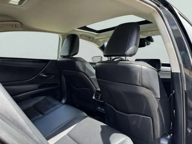 Lexus ES photo 42