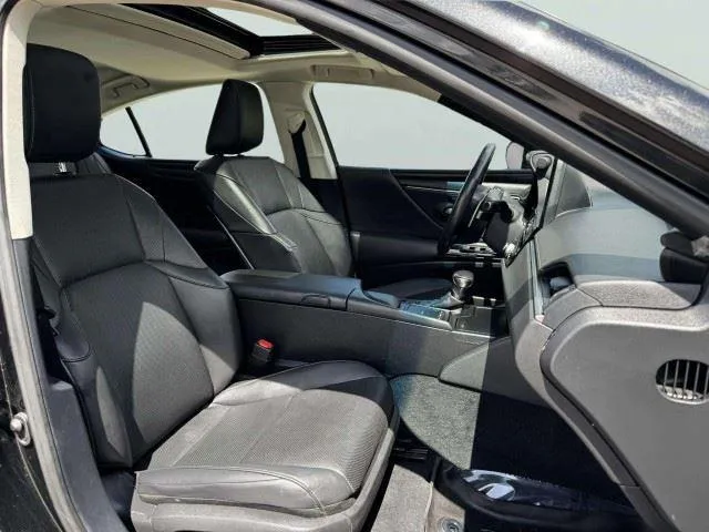 Lexus ES photo 46