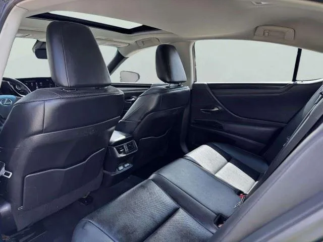 Lexus ES photo 47