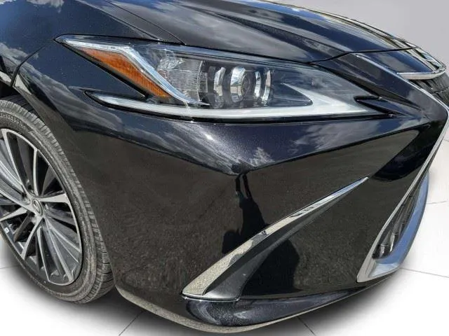 Lexus ES photo 11