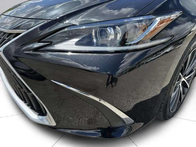 Lexus ES photo 12