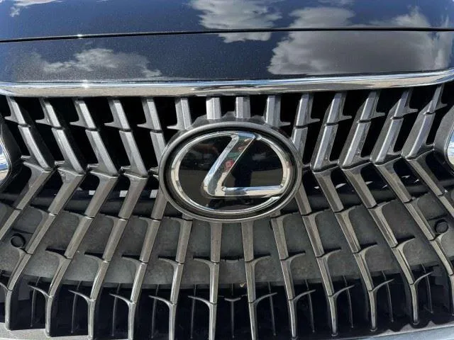 Lexus ES photo 13