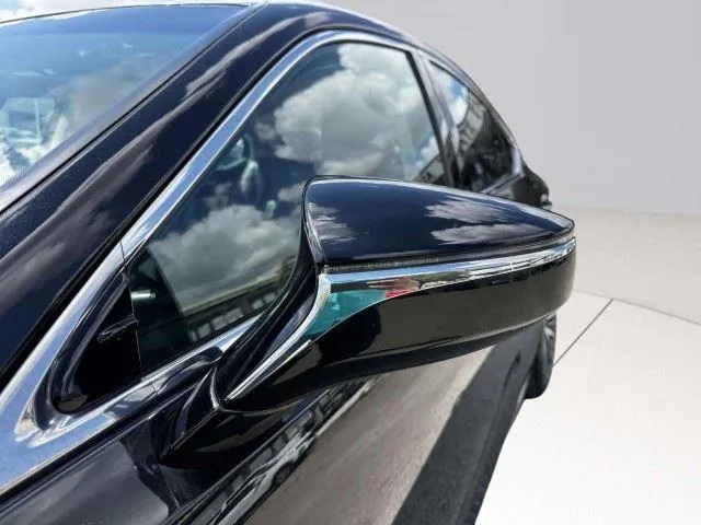 Lexus ES photo 14