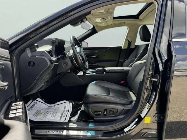 Lexus ES photo 18