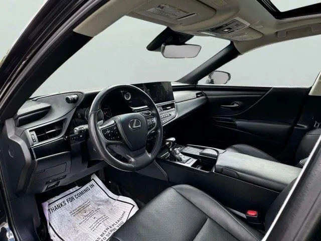 Lexus ES photo 21