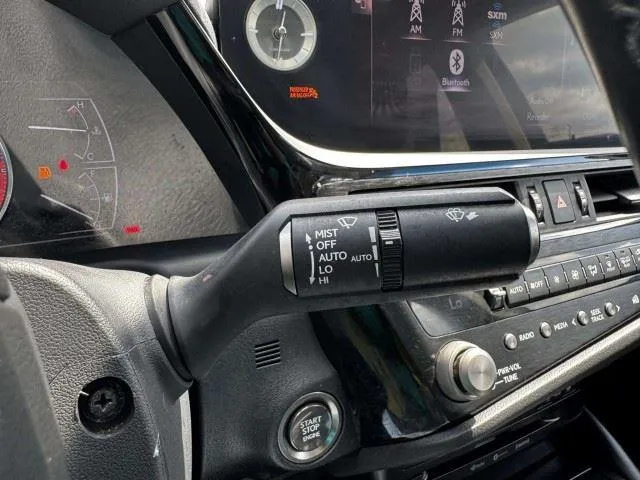 Lexus ES photo 23