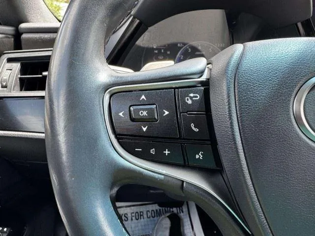 Lexus ES photo 25