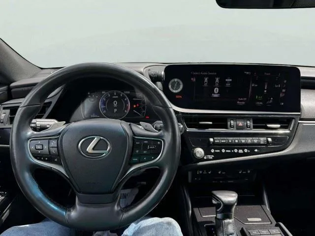 Lexus ES photo 27