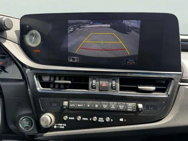Lexus ES photo 28
