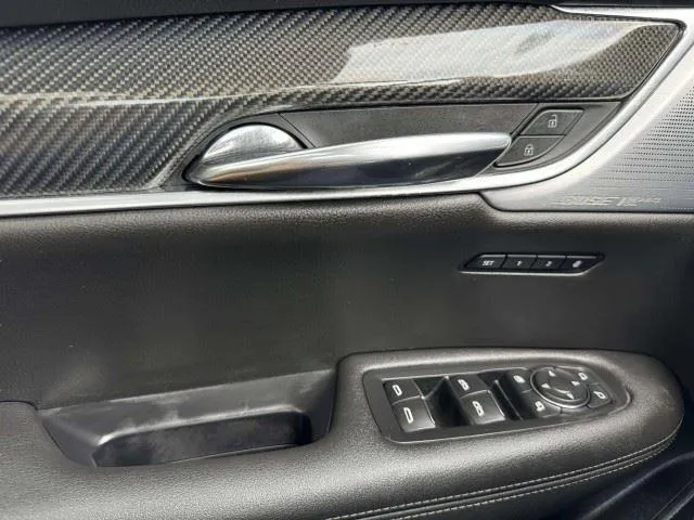 Cadillac XT6 photo 21