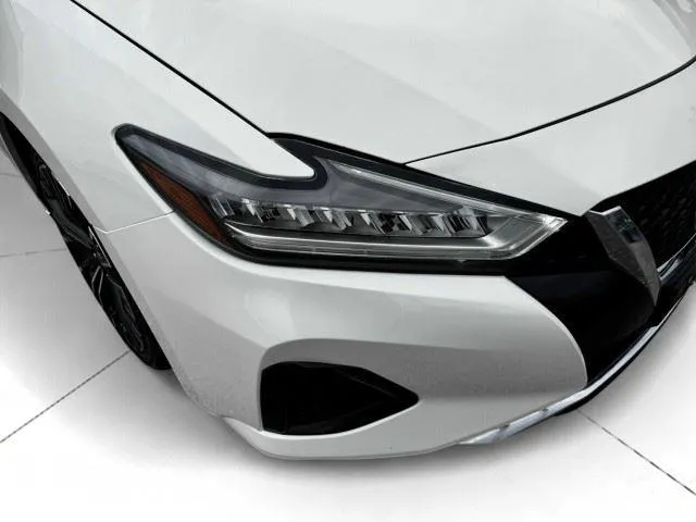 Nissan Maxima photo 9