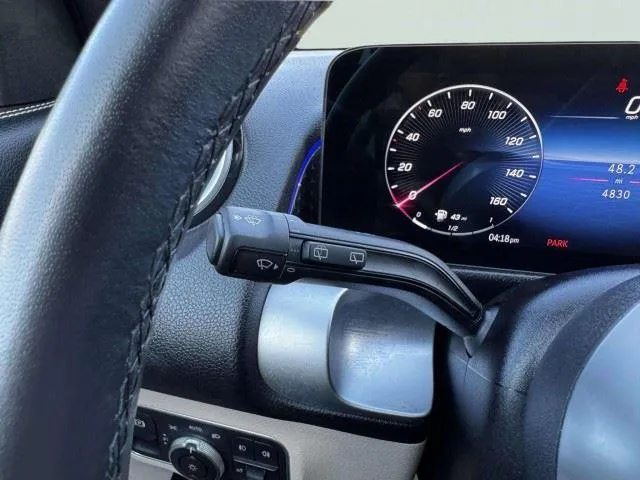 Mercedes-Benz GLB photo 22