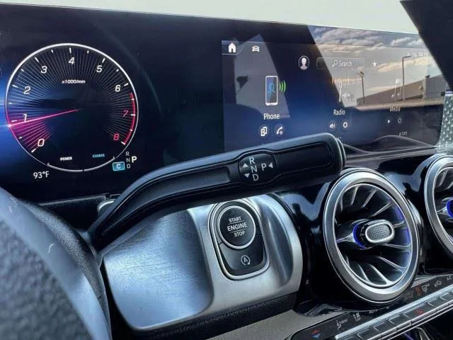 Mercedes-Benz GLB photo 23