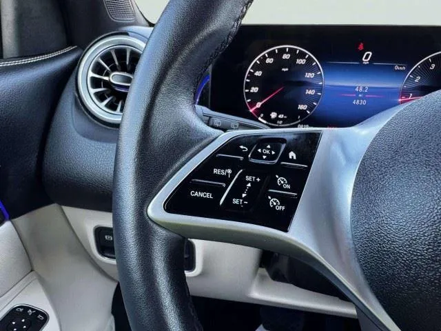 Mercedes-Benz GLB photo 25
