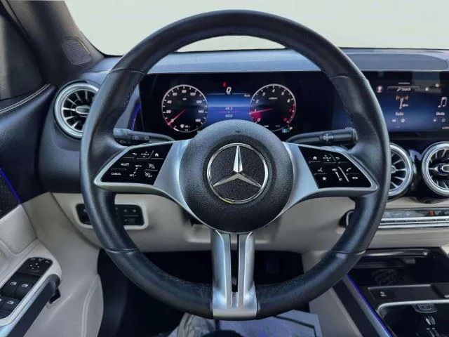Mercedes-Benz GLB photo 26