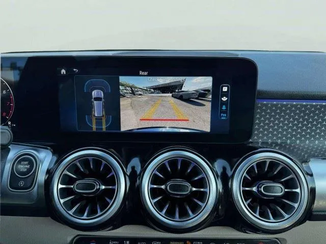 Mercedes-Benz GLB photo 28
