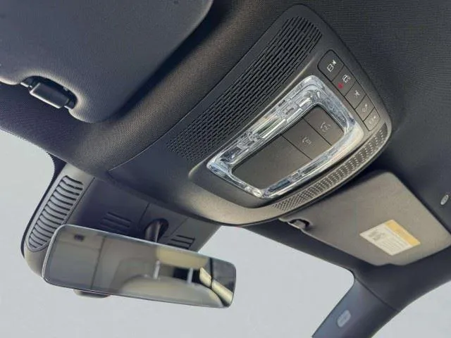 Mercedes-Benz GLB photo 30