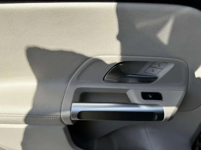 Mercedes-Benz GLB photo 32