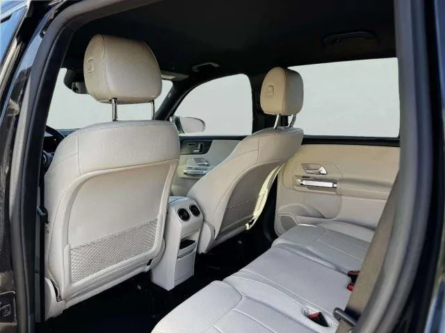 Mercedes-Benz GLB photo 34