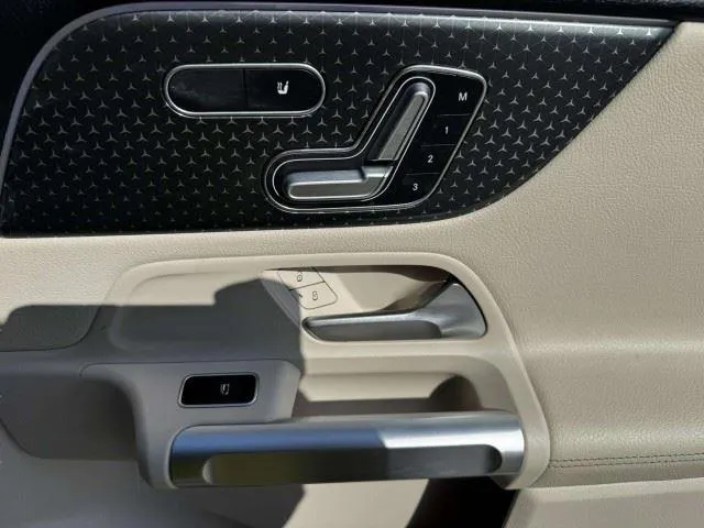 Mercedes-Benz GLB photo 44