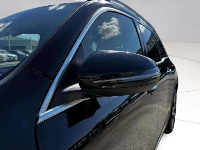 Mercedes-Benz GLB photo 13