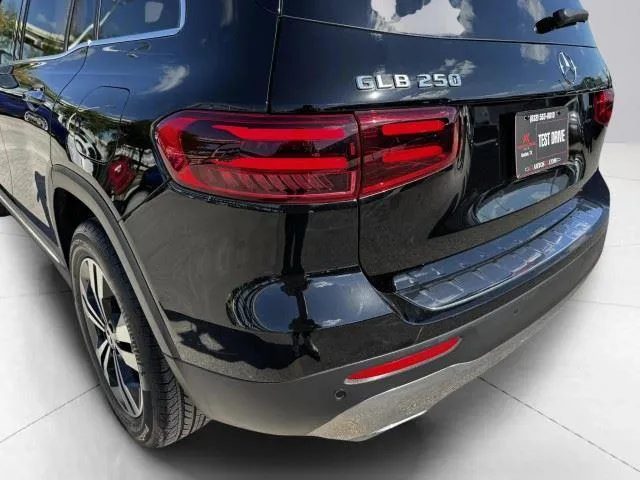 Mercedes-Benz GLB photo 14