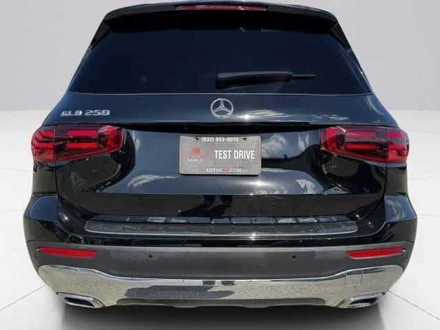 Mercedes-Benz GLB photo 16