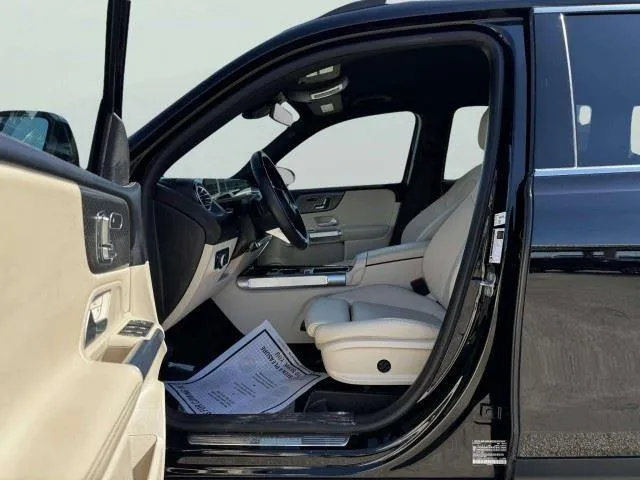 Mercedes-Benz GLB photo 17