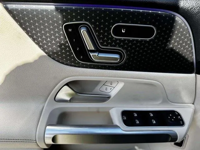 Mercedes-Benz GLB photo 18