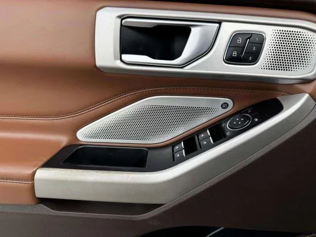 Ford Explorer photo 19