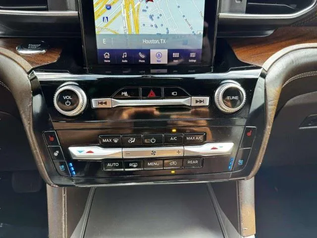 Ford Explorer photo 30