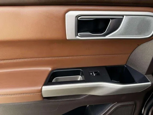 Ford Explorer photo 34
