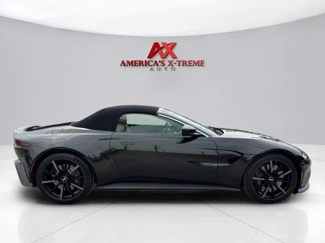 Aston Martin Vantage photo 7