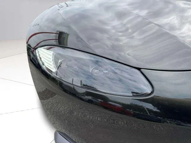 Aston Martin Vantage photo 11