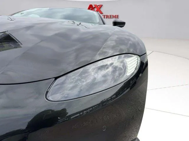 Aston Martin Vantage photo 13