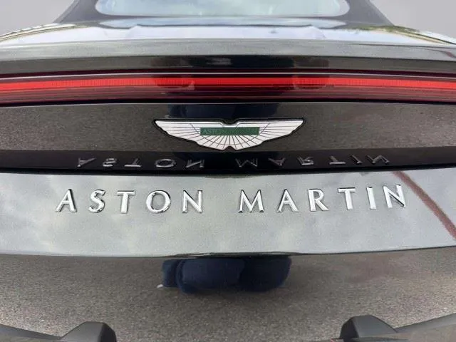 Aston Martin Vantage photo 16